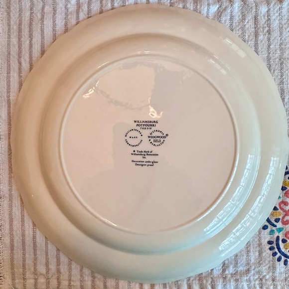 Wedgwood Williamsburg Potpourri Cream Dinnerware with Red and Blue Floral Design - Picture 8 of 16